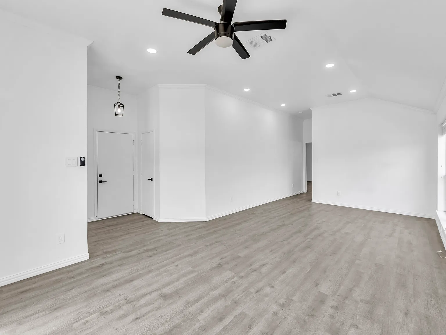 720 Mackenzi Dr — Photo 3