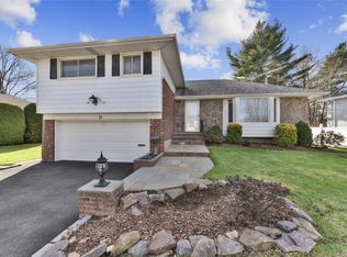 21 Mesa Rd, Syosset, NY 11791