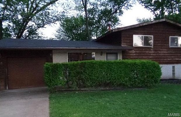 1st image of 780 Chevron Dr
