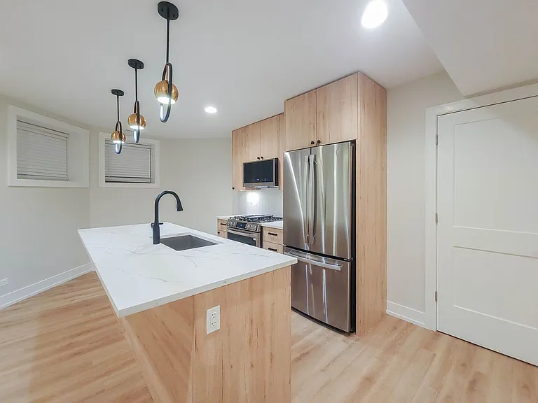 847 W. Wellington — Photo 7
