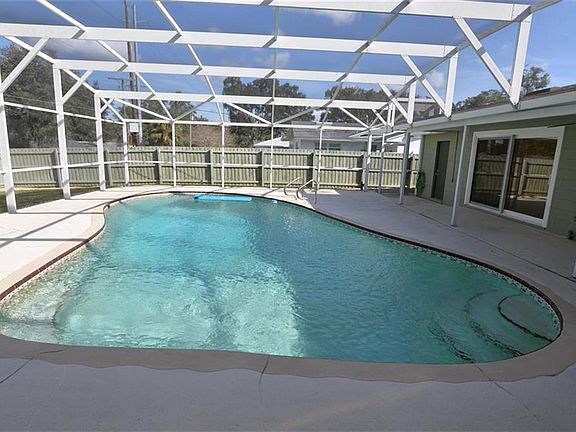 2nd image of 413 Oak Hill Dr
