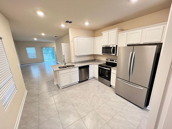 4th image of 64 Pasadena Dr