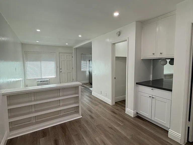 Royal Palms Apartment Complex — Photo 6
