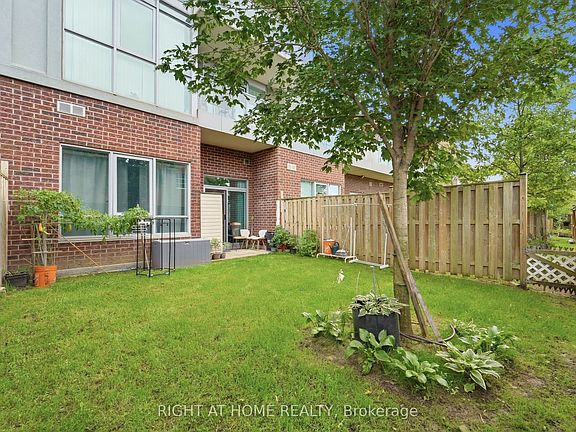 3rd image of 1328 Birchmount Rd #104