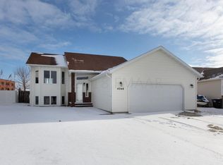 4300 Woodhaven St S, Fargo, ND 58104