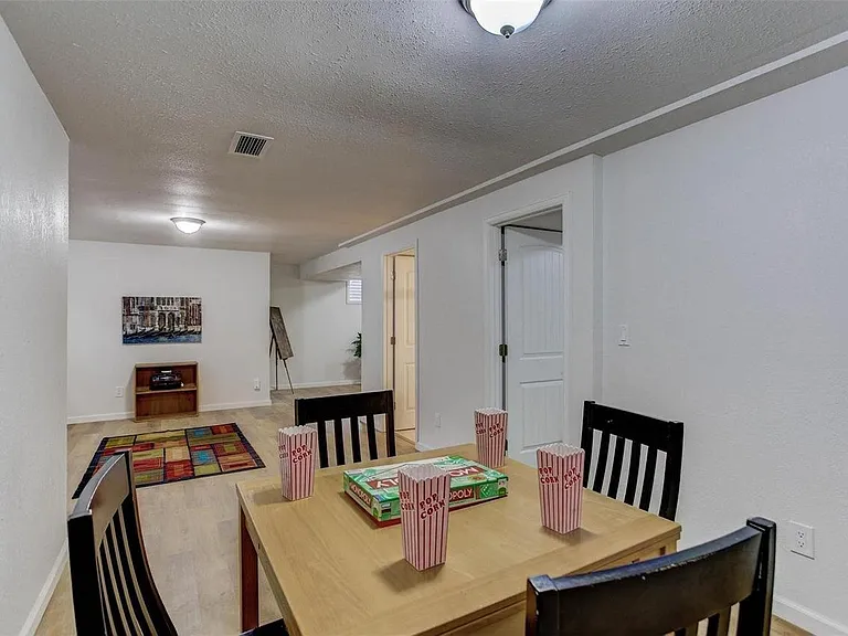 11761 Lincoln St — Photo 25