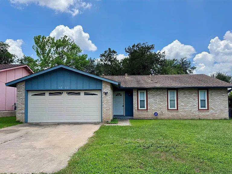 1213 Kenyon Dr — Photo 1