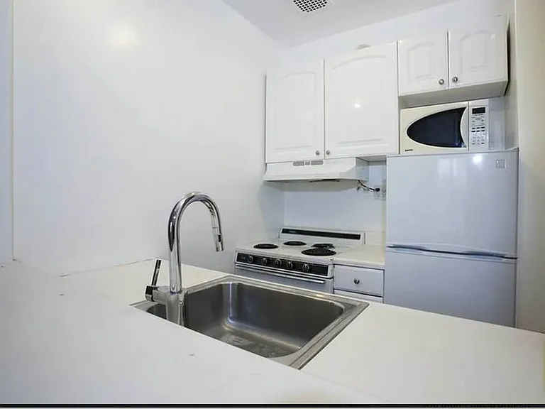 72 W 82nd St #2R — Photo 4