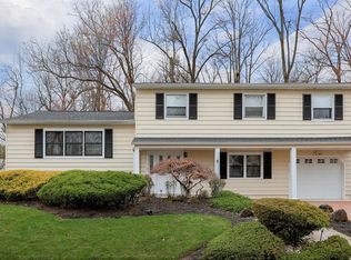 6 Mayling Ct, Edison, NJ 08837