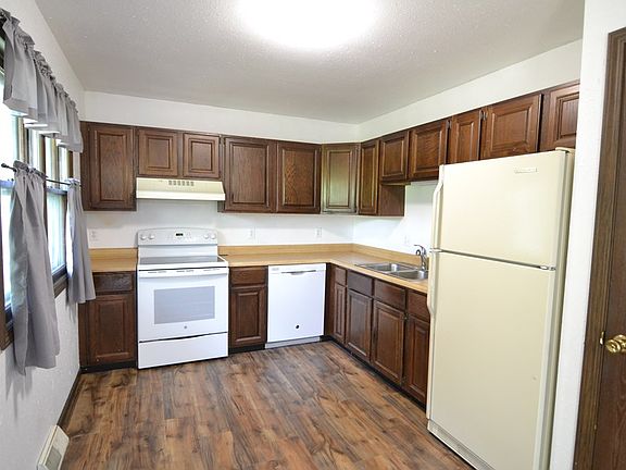 4th image of 1305 Meadow Ln