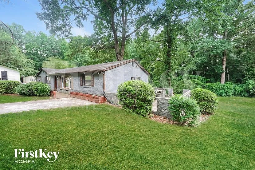 3 bed, 1.0 bath, 1368 sqft, $1,920 — Photo 3