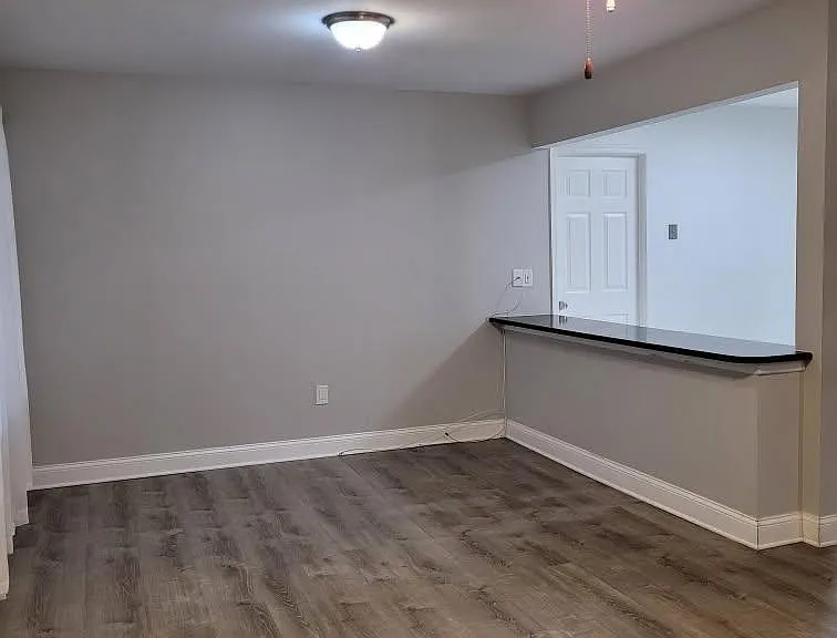 115 Amberly Dr #H — Photo 5