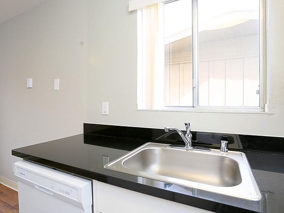 5th image of 1551 Regent St