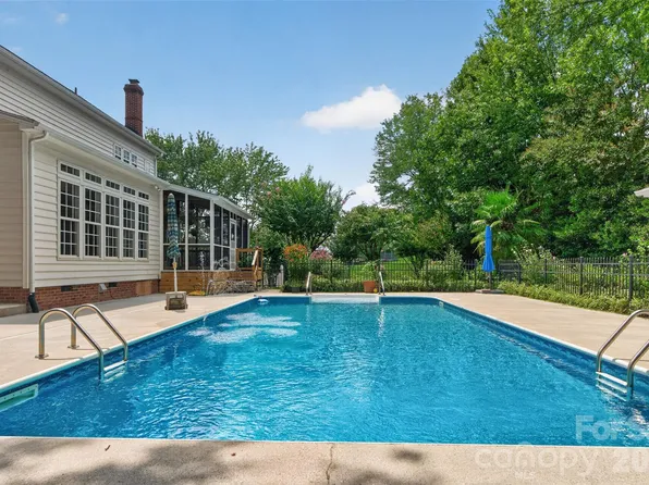 204 Whitegrove Dr, Fort Mill, SC 29715