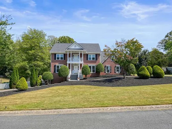 4937 Willow Creek Dr, Woodstock, GA 30188