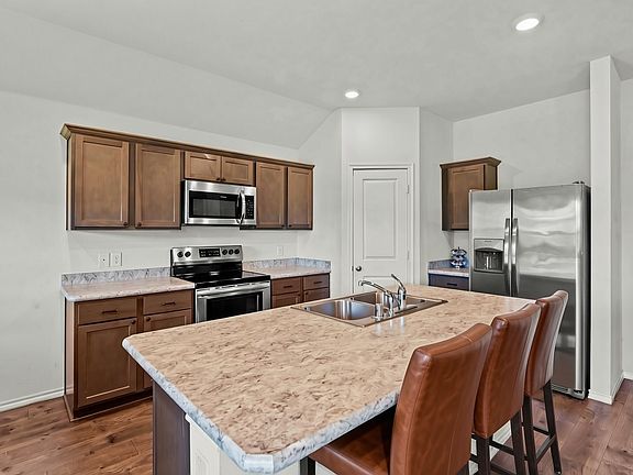 3rd image of 409 Wilson Way