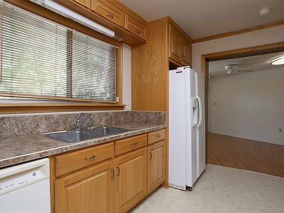 3rd image of 124 McGee Dr