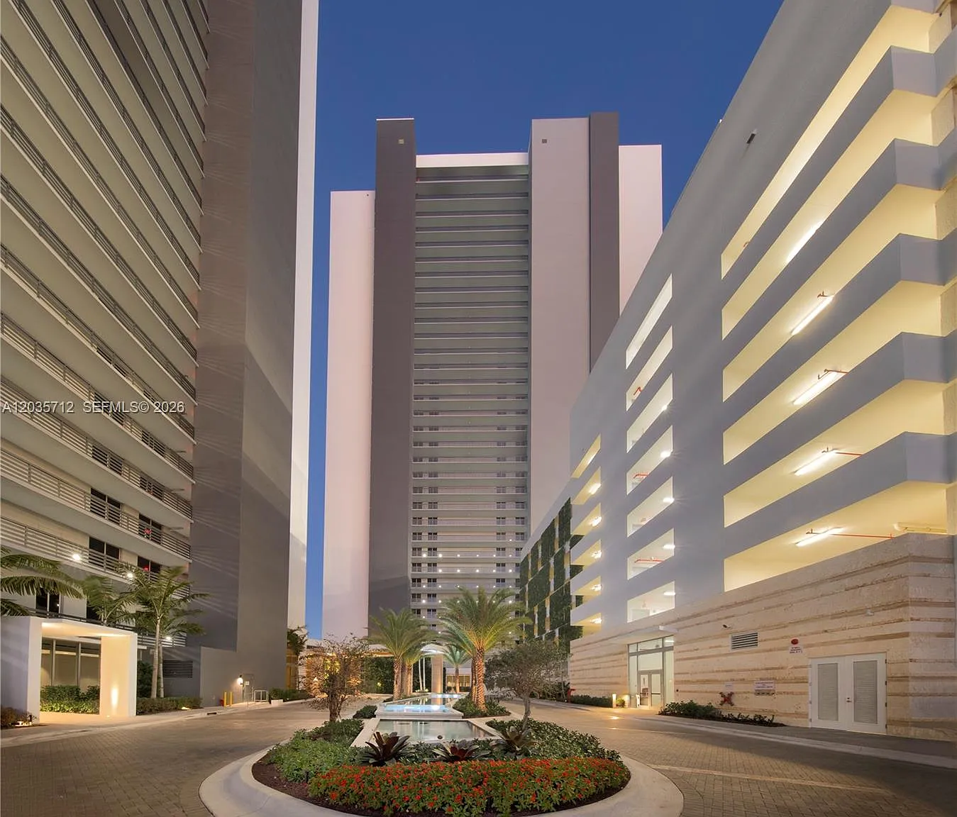 The Harbour South Condo — Photo 3