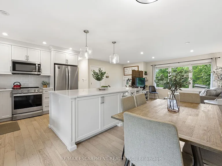 52 Grand Ave — Photo 10