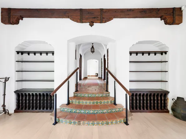 4621 Waldo Avenue image 10 of 18