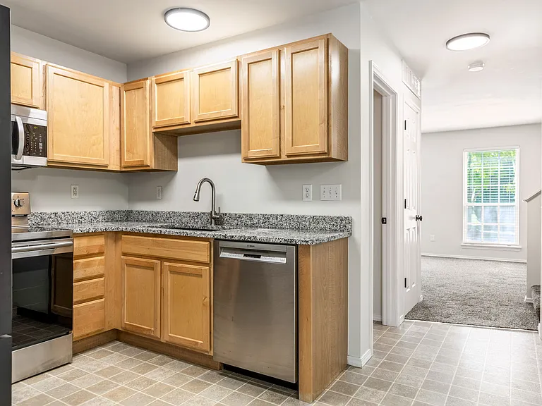 331 Heritage Commons Cir — Photo 5