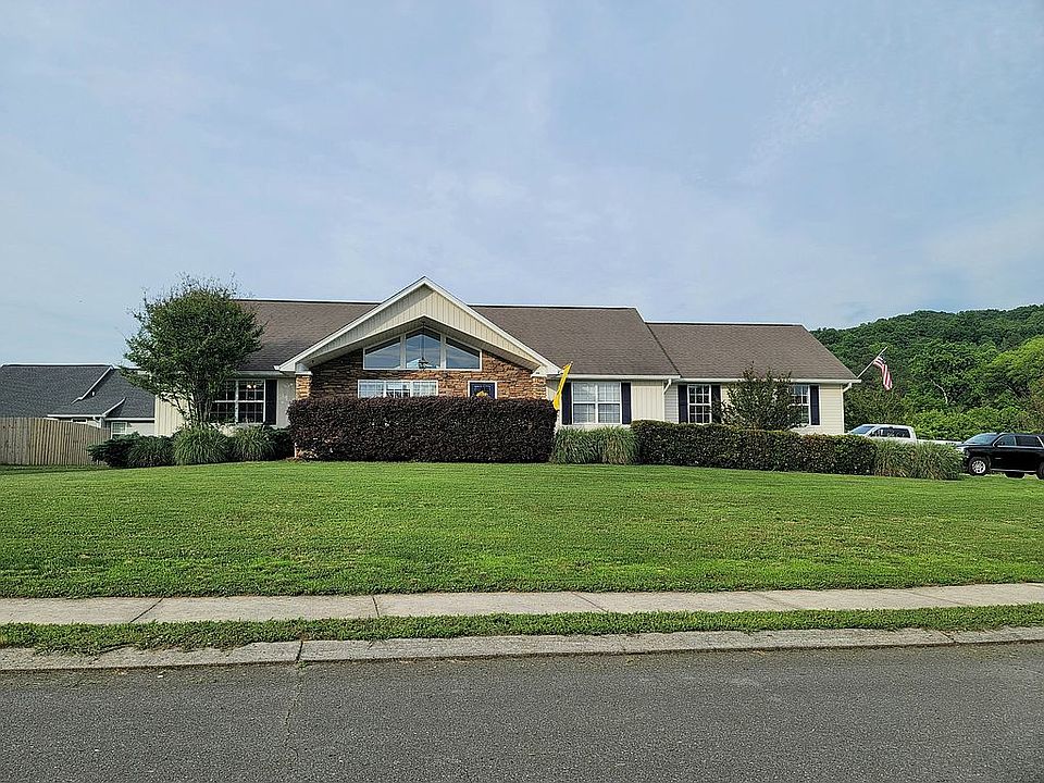 1st image of 410 Thoroughbred Dr NW