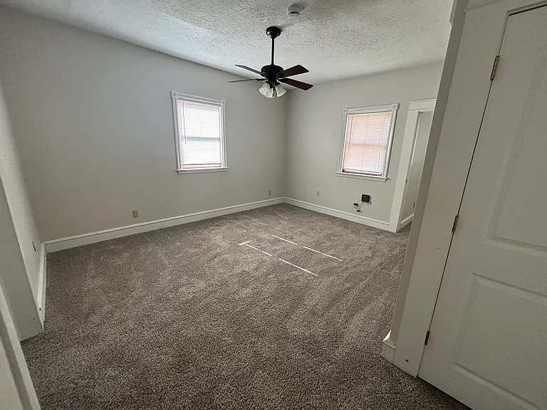 104 N Grove St — Photo 8
