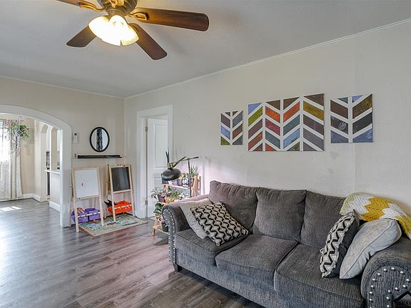 3rd image of 7697 Sherwood Blvd