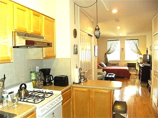 Rented by City Connections Realty | media 59