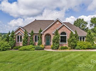 19 Scenic View Dr, Weaverville, NC 28787