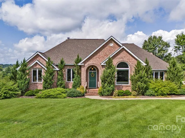 19 Scenic View Dr, Weaverville, NC 28787