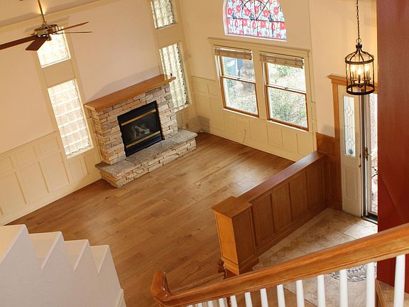 3rd image of 1024 Thornfield Ln
