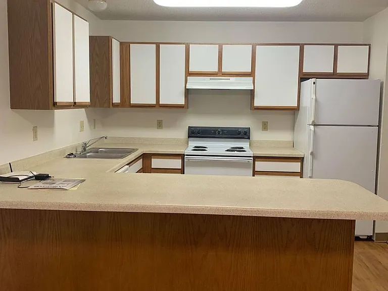 Dakota E & W Apartments — Photo 48