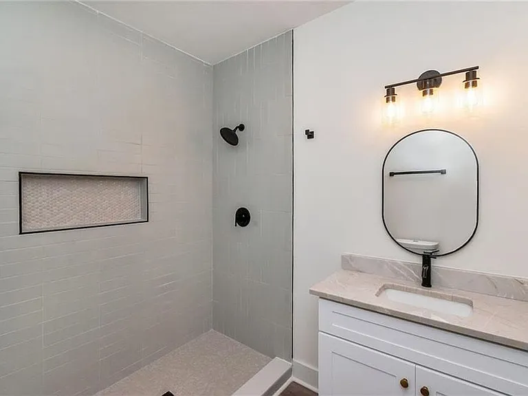704 Marine St — Photo 14