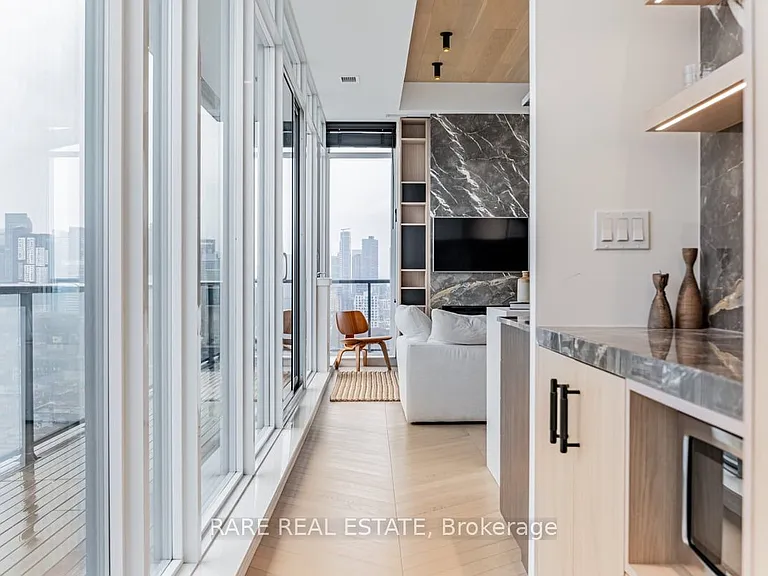 297 College St #Penthouse 5 — Photo 26
