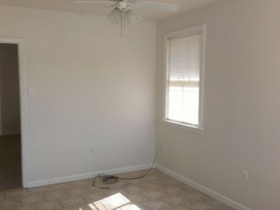 4th image of 2068 Saint Denis St