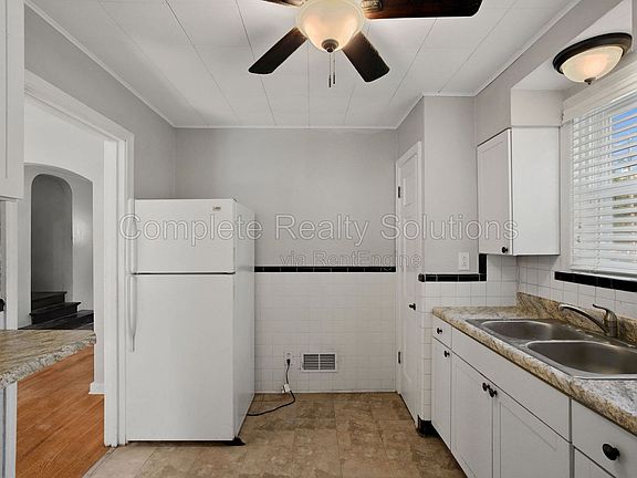 4th image of 44 Lee Ave