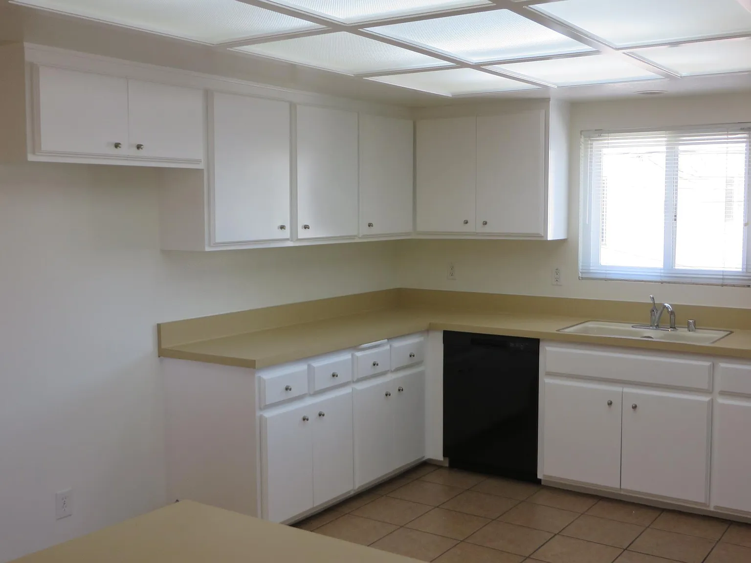 901 Belmont Ave — Photo 1