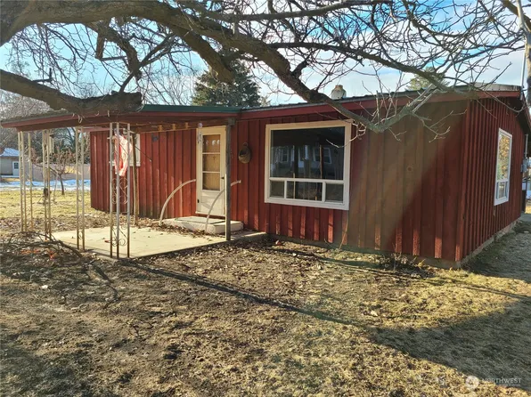 229 Second Street W, Tonasket, WA 98855