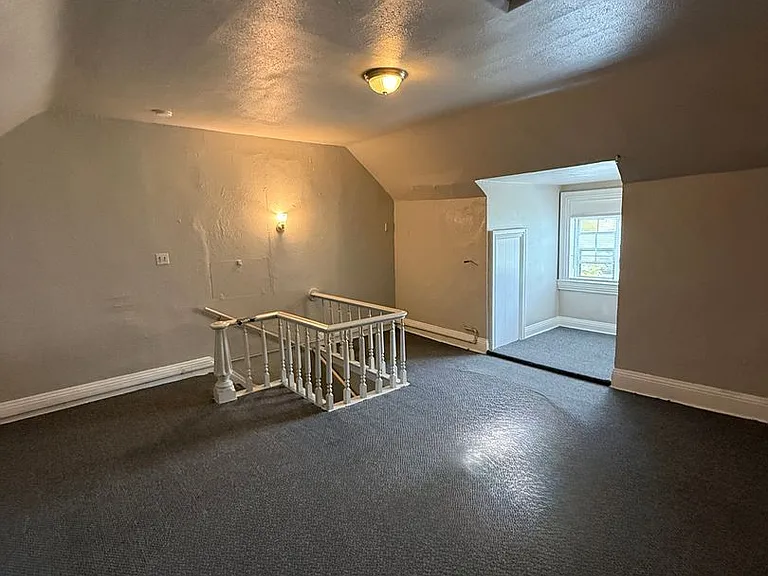101 W Walnut St — Photo 7