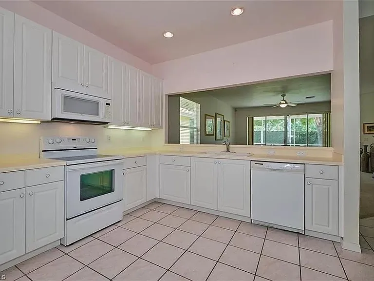 11330 Lakeland Cir — Photo 12