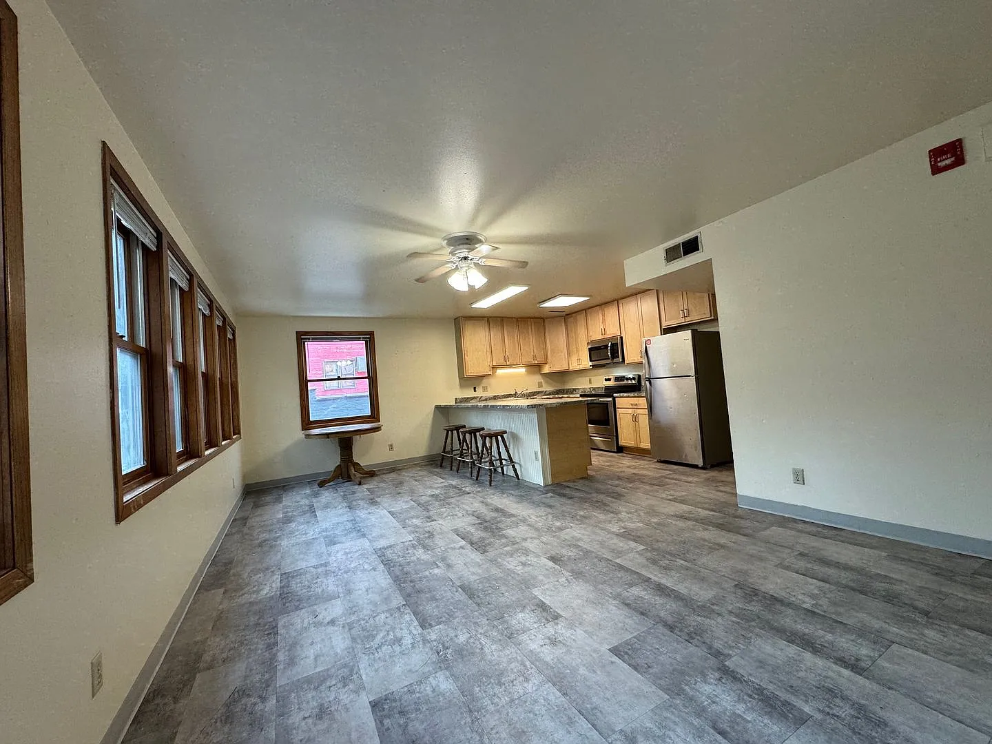 408 — Photo 4
