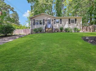 11 Sayville Rd, Sound Beach, NY 11789