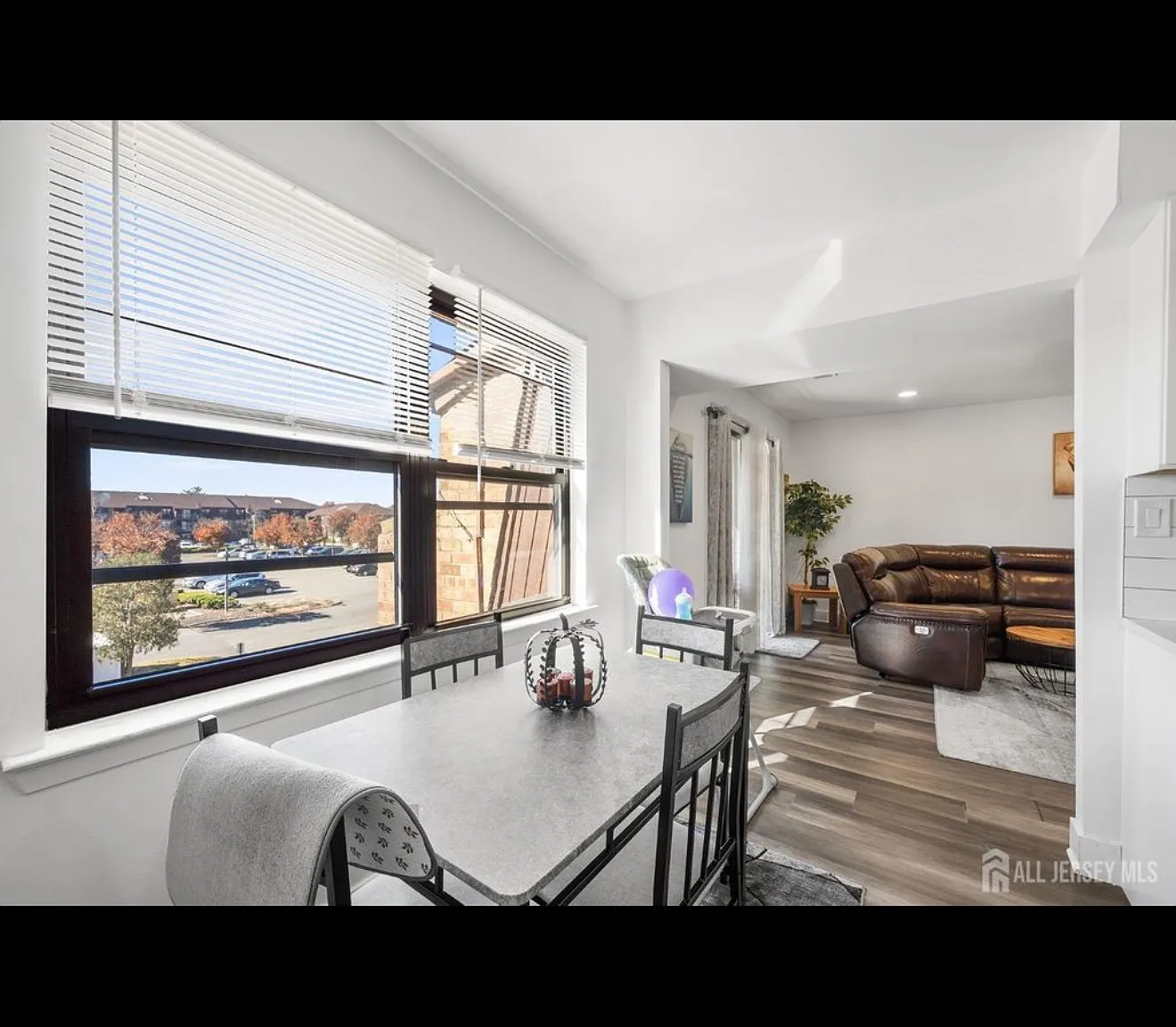 1 bed, 980 sqft, $2,050 — Photo 4