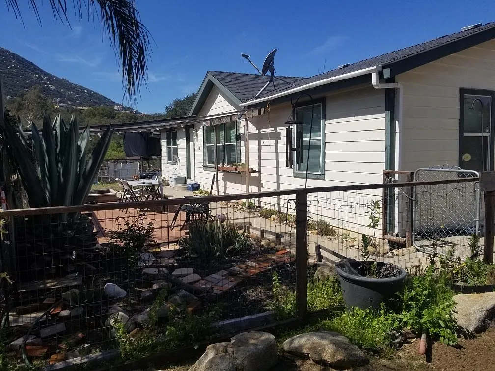 3 bed, 1300 sqft, $3,500 — Photo 1