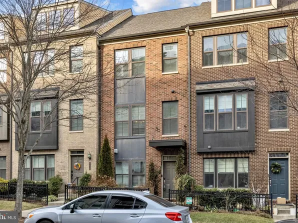 4638 Woodberry St, Riverdale, MD 20737