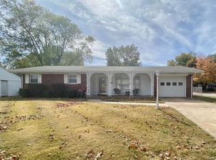 40 Blackburn Dr, Belleville, IL