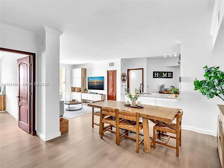 17150 N Bay Rd #2205 — Photo 8