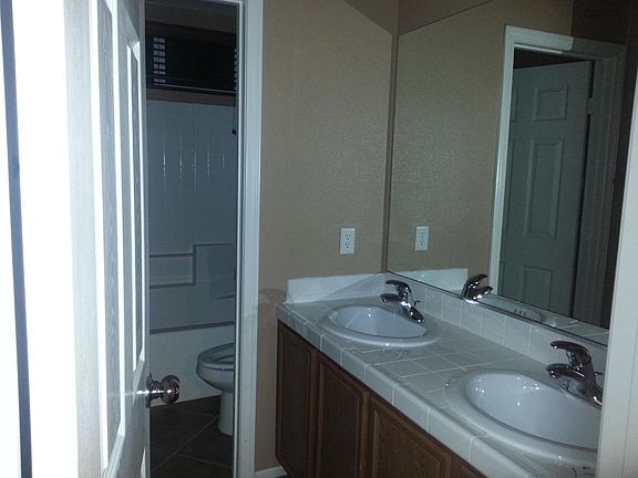 BATHROOM WITH DOUBLE SINK