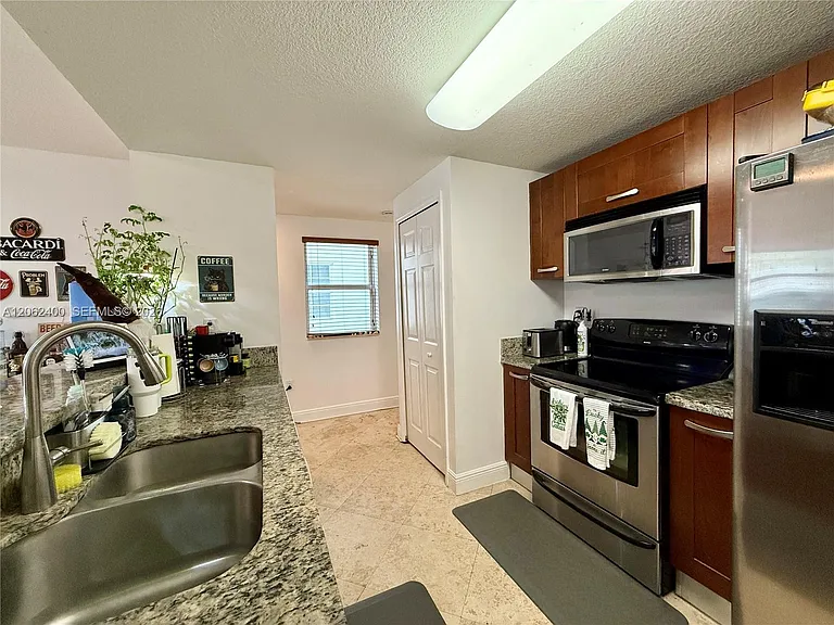 1033 SW 9th Ct #M-2 — Photo 5